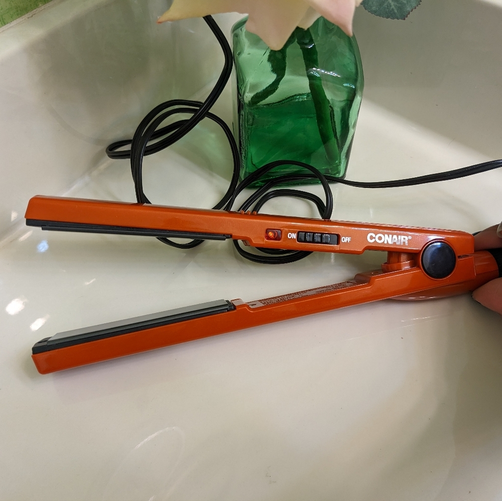 1" CONAIR FLAT IRON